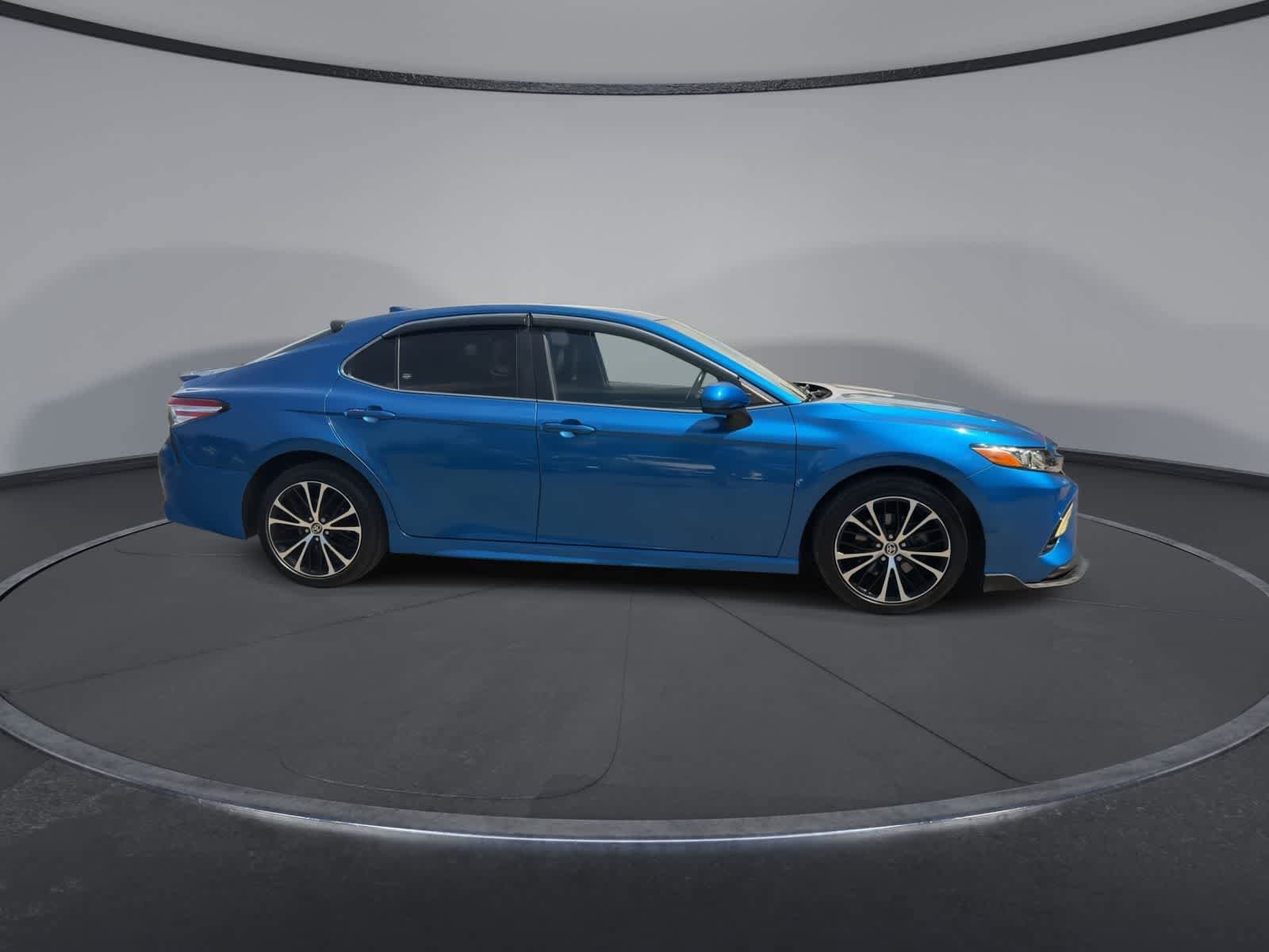 Used 2020 Toyota Camry SE FWD image 9