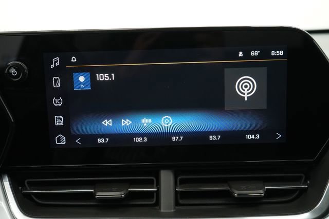 Used 2024 Chevrolet Trax LT w/ LT Convenience Package FWD image 26