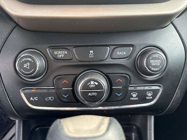 Used 2014 Jeep Cherokee Latitude w/ Comfort/Convenience Group FWD image 29