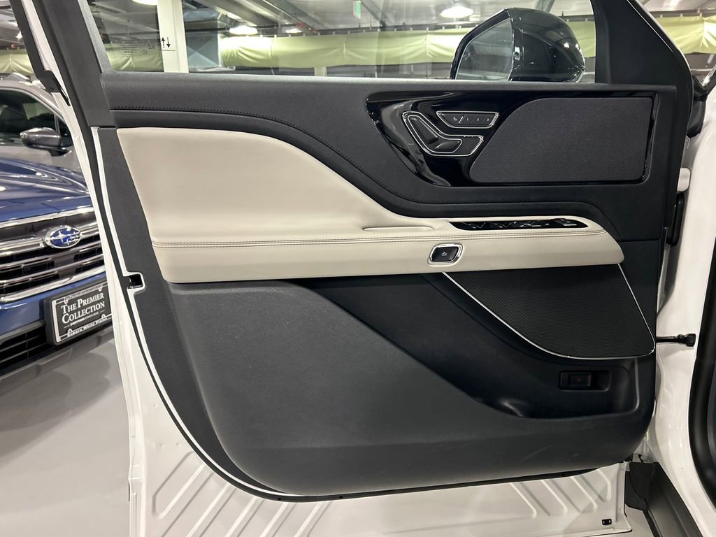 Used 2026 Lincoln Aviator AWD image 9