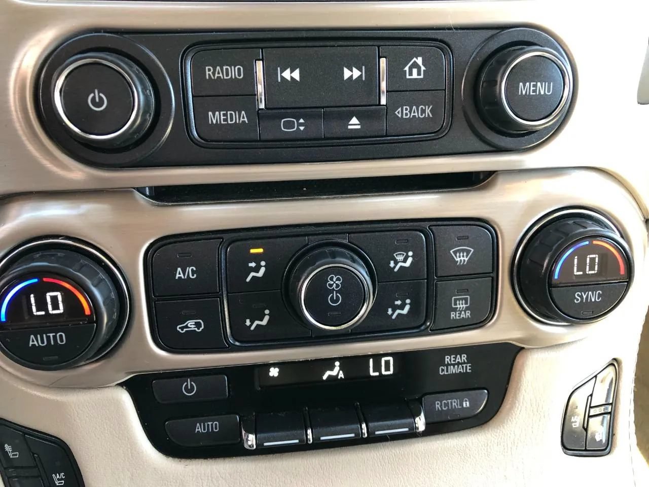Used 2015 GMC Yukon XL Denali w/ Touring Package AWD/4WD image 30