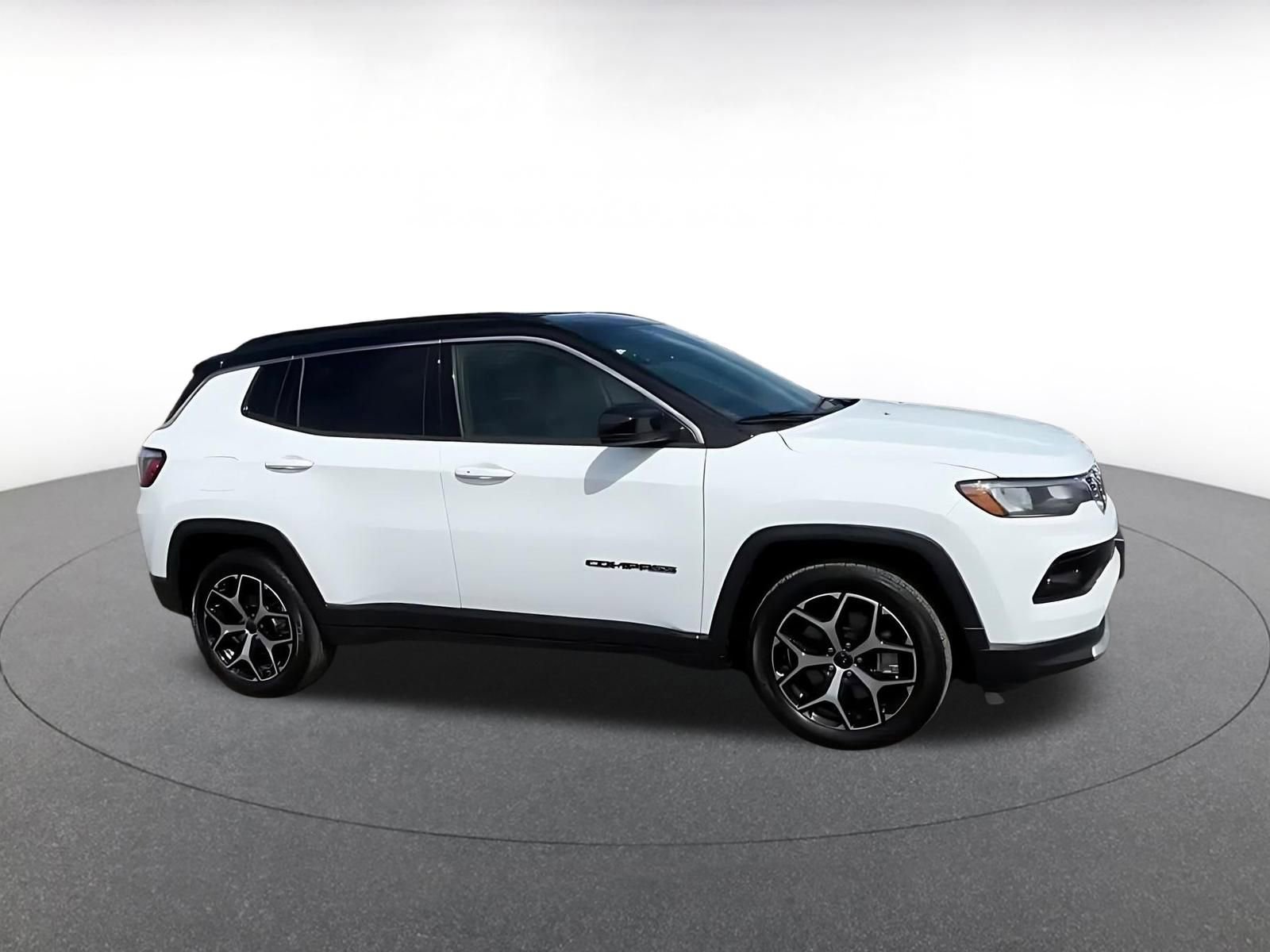 Used 2025 Jeep Compass Limited image 2