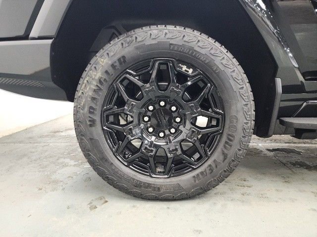 New 2025 GMC Hummer EV 3X w/ LPO, Dark Essentials Package image 30