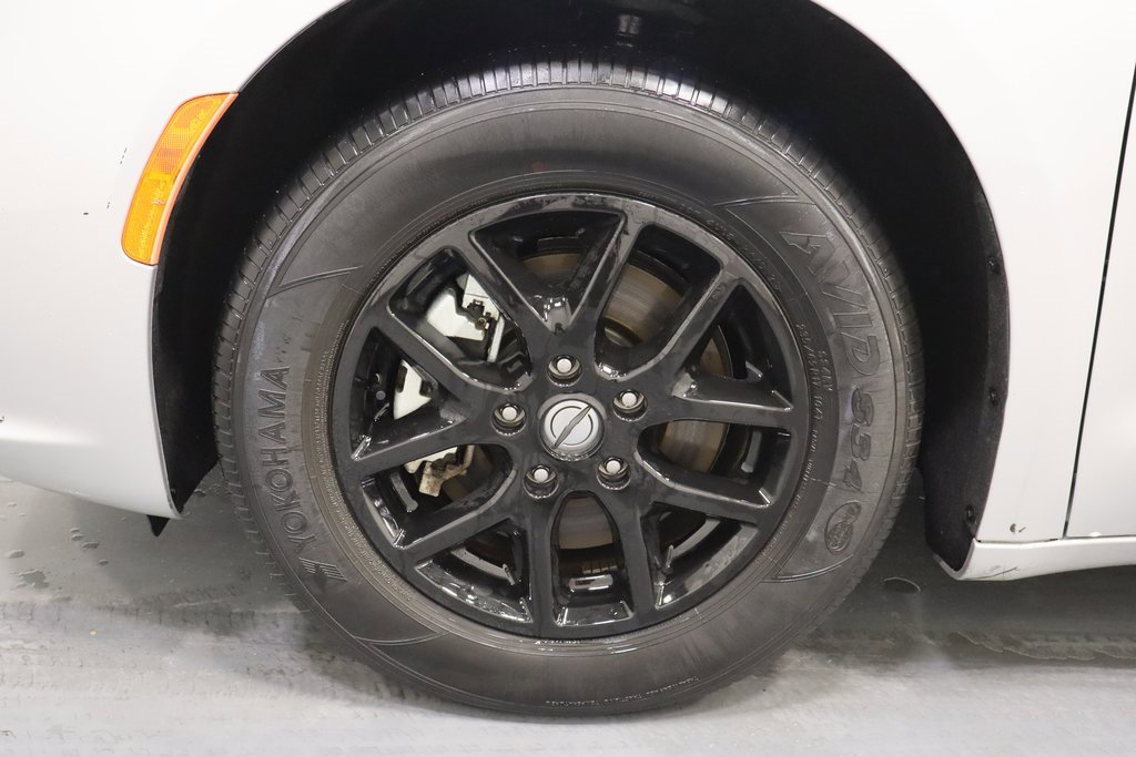 Used 2024 Chrysler Pacifica Touring-L image 24