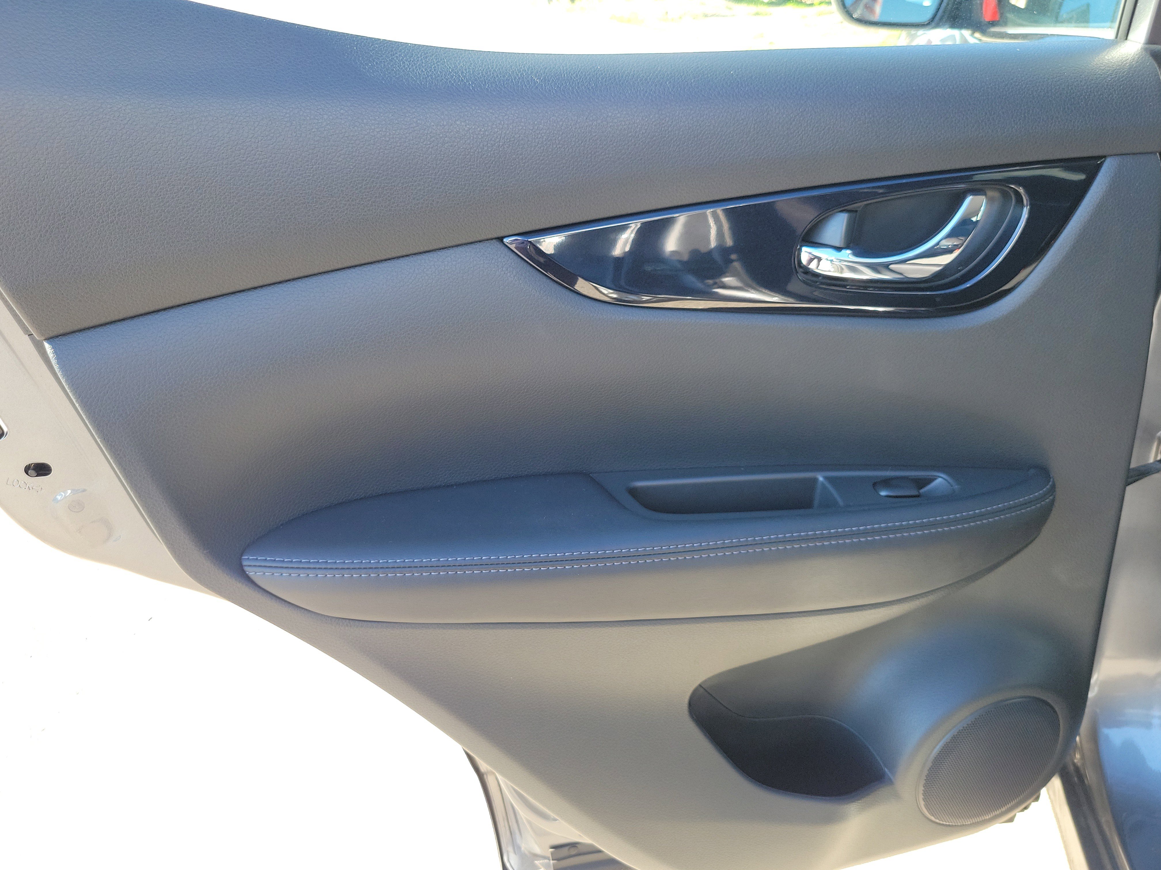 Used 2020 Nissan Rogue Sport SV image 25