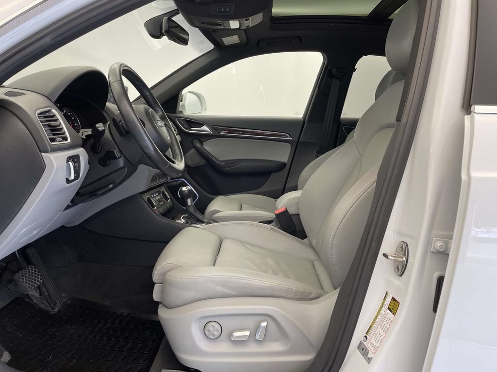 Used 2018 Audi Q3 2.0T Premium Plus w/ Premium Plus Package AWD/4WD image 5