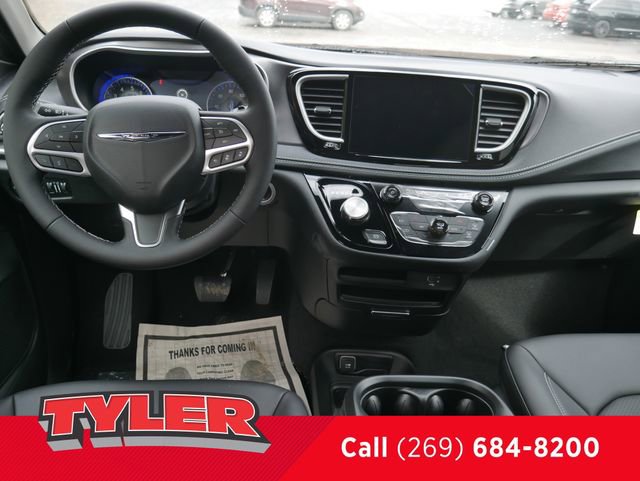 New 2026 Chrysler Pacifica Select AWD/4WD image 43