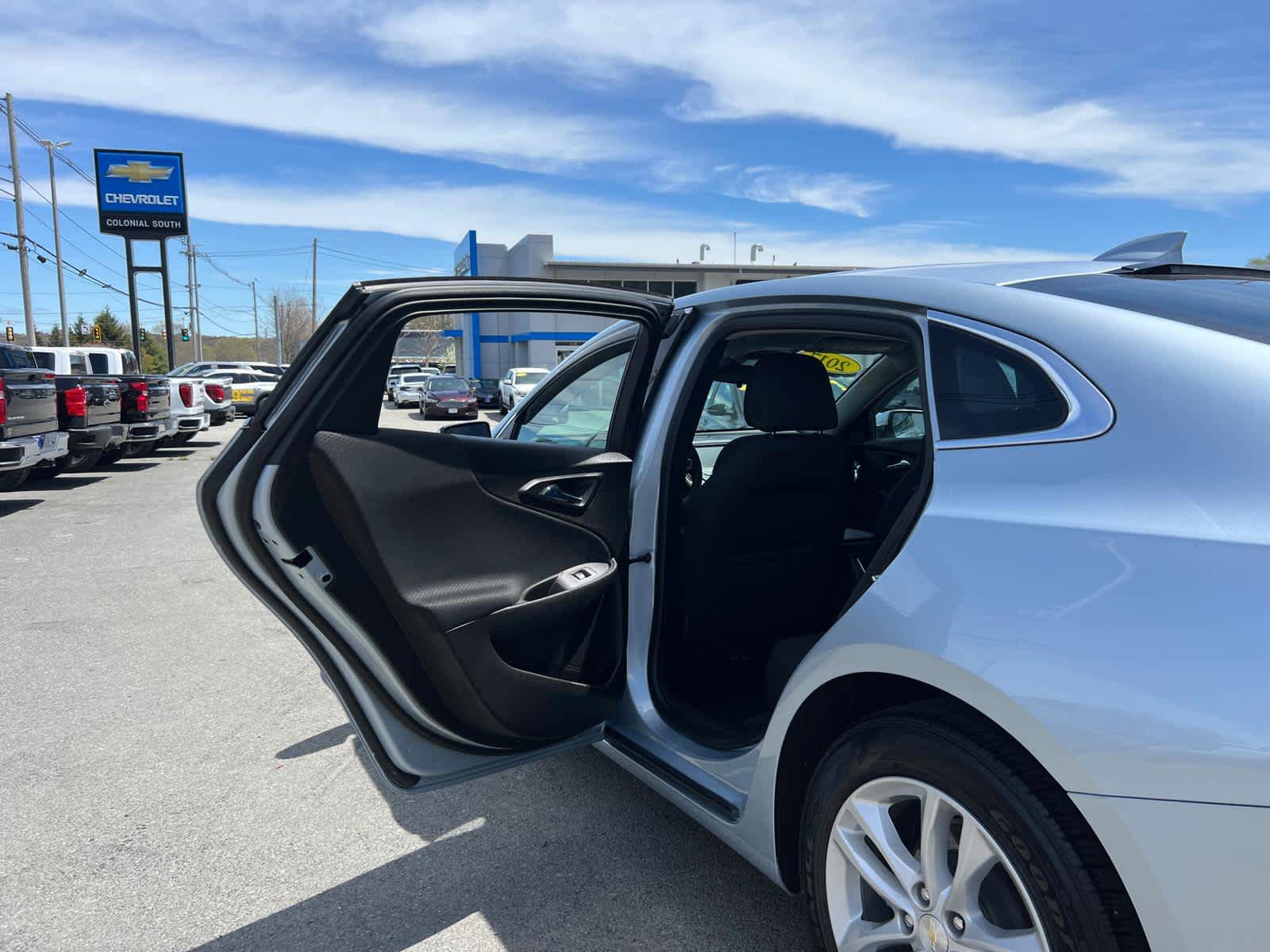 Certified 2017 Chevrolet Malibu LT FWD image 32