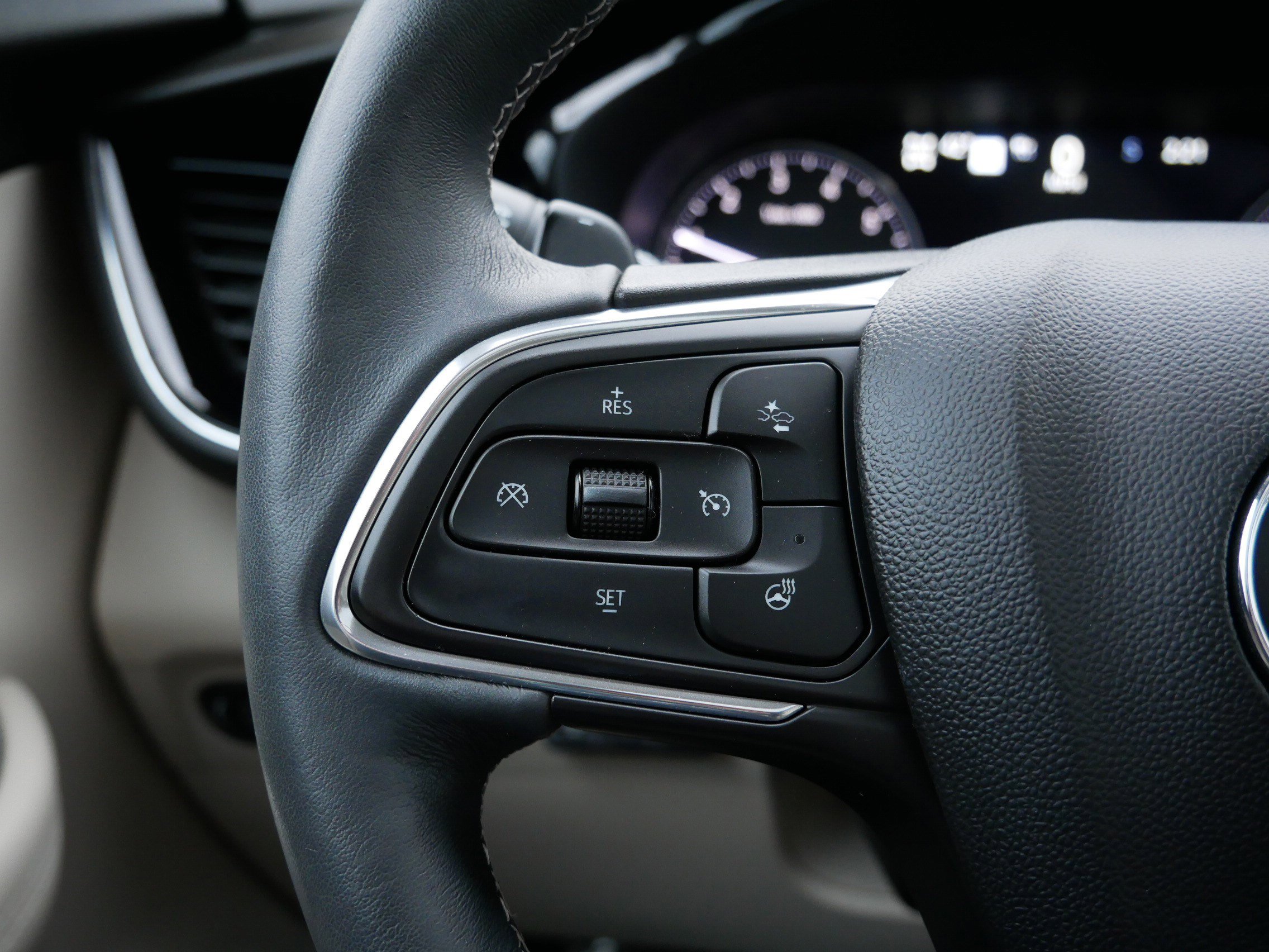 Used 2023 Buick Envision Avenir image 28