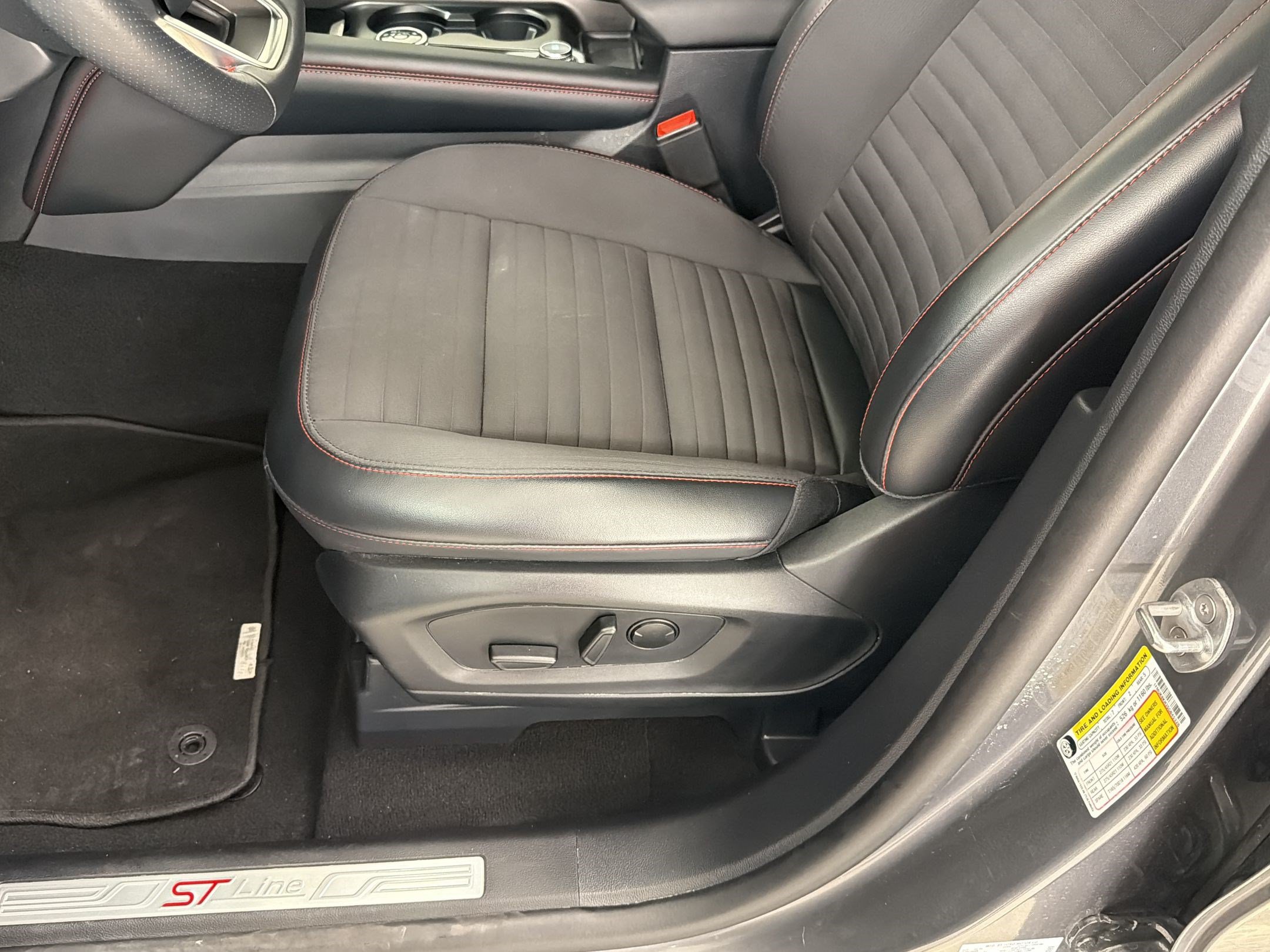 Certified 2025 Ford Explorer ST-Line w/ ST-Line Street Pack AWD/4WD image 15
