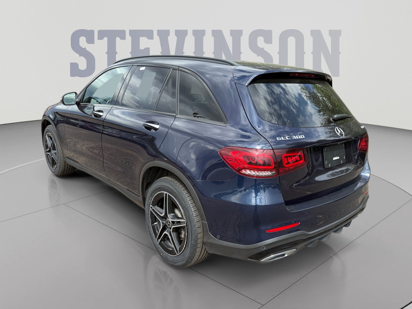 Used 2021 Mercedes-Benz GLC 300 4MATIC image 3
