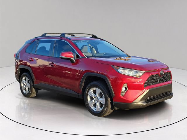 Used 2020 Toyota RAV4 XLE FWD image 2