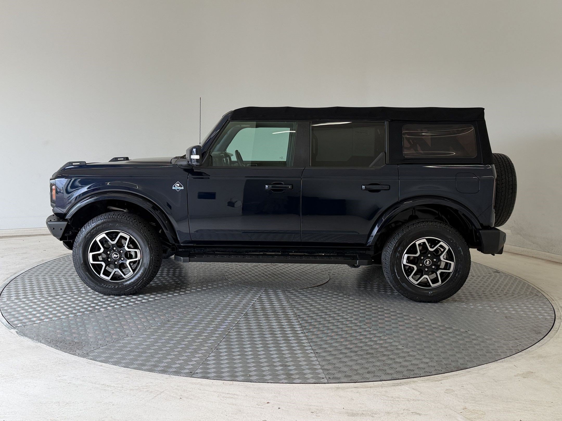 Used 2021 Ford Bronco Outer Banks AWD/4WD image 2