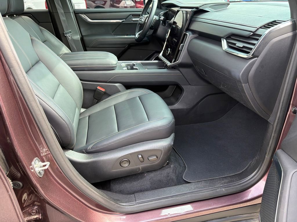 Used 2024 GMC Acadia Elevation w/ Luxury Package image 13