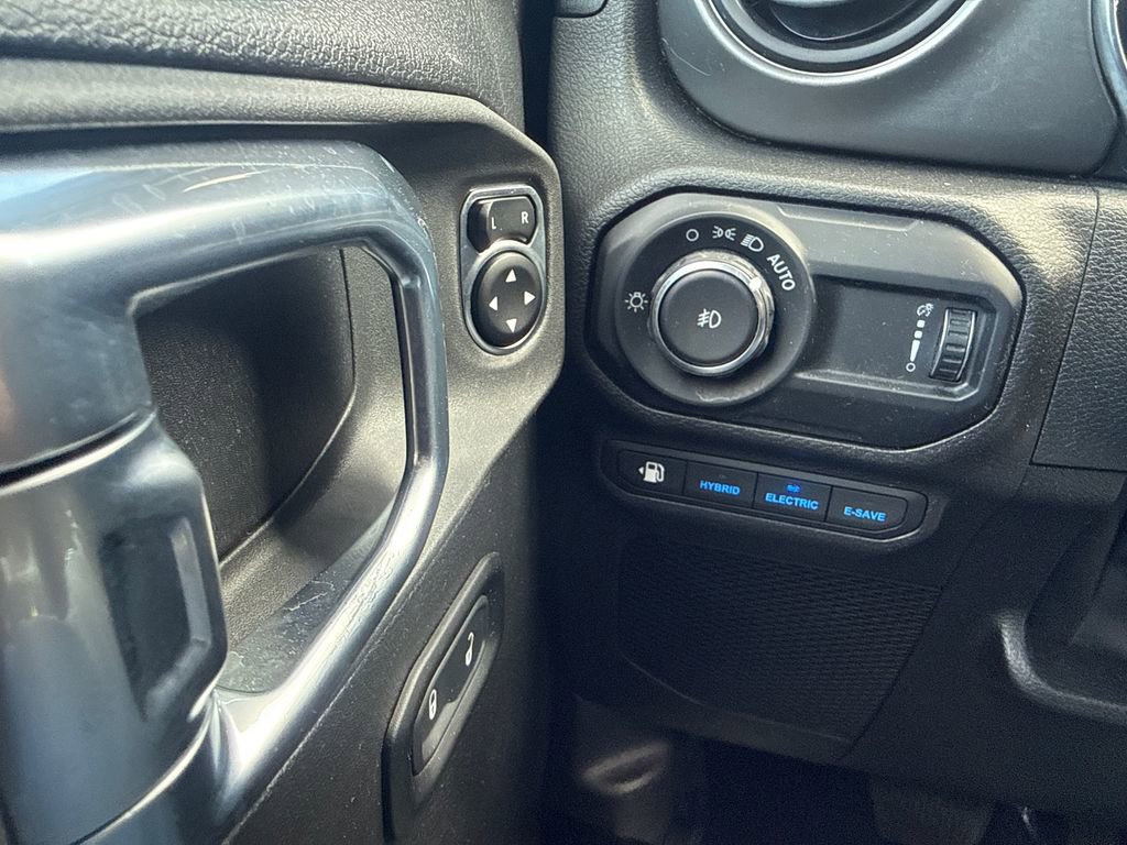 Used 2023 Jeep Wrangler Unlimited w/ Cold Weather Group AWD/4WD image 18