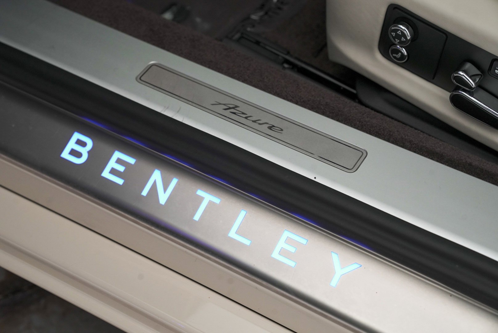 Used 2023 Bentley Continental GT Azure image 10