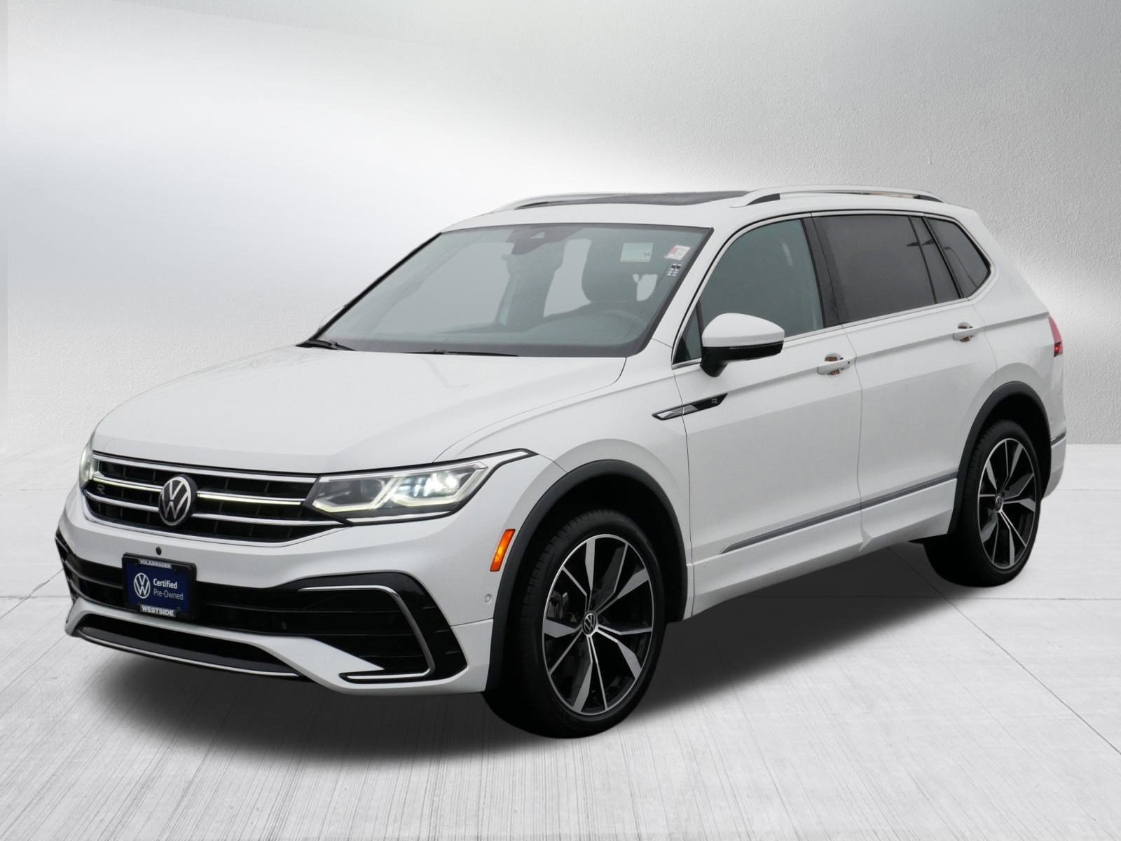Certified 2022 Volkswagen Tiguan SEL R-Line image 3