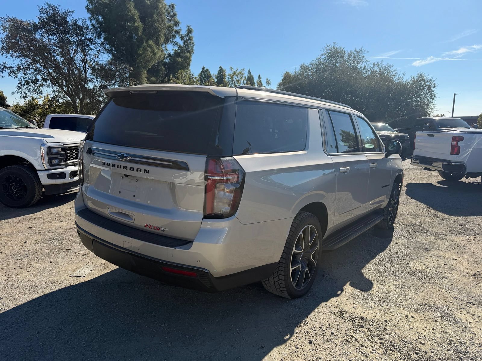 Used 2022 Chevrolet Suburban RST w/ Luxury Package AWD/4WD image 5