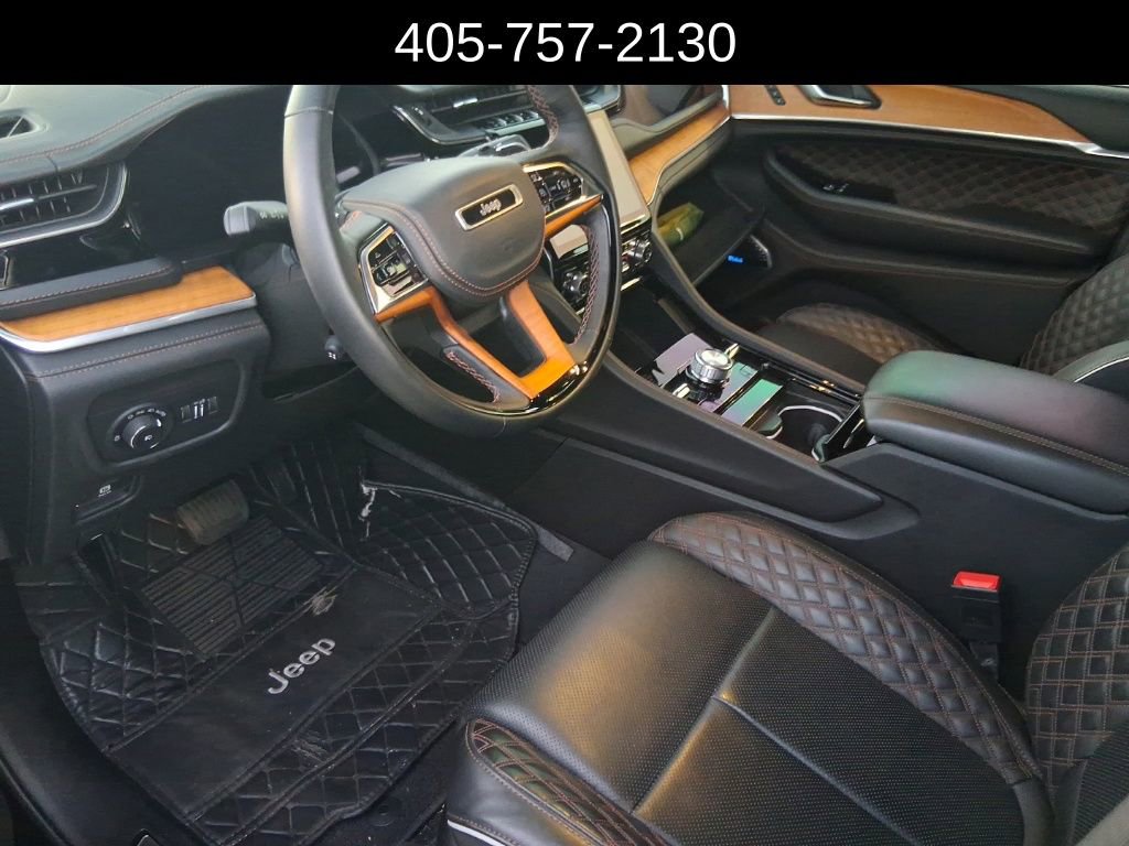 Used 2023 Jeep Grand Cherokee Summit image 5