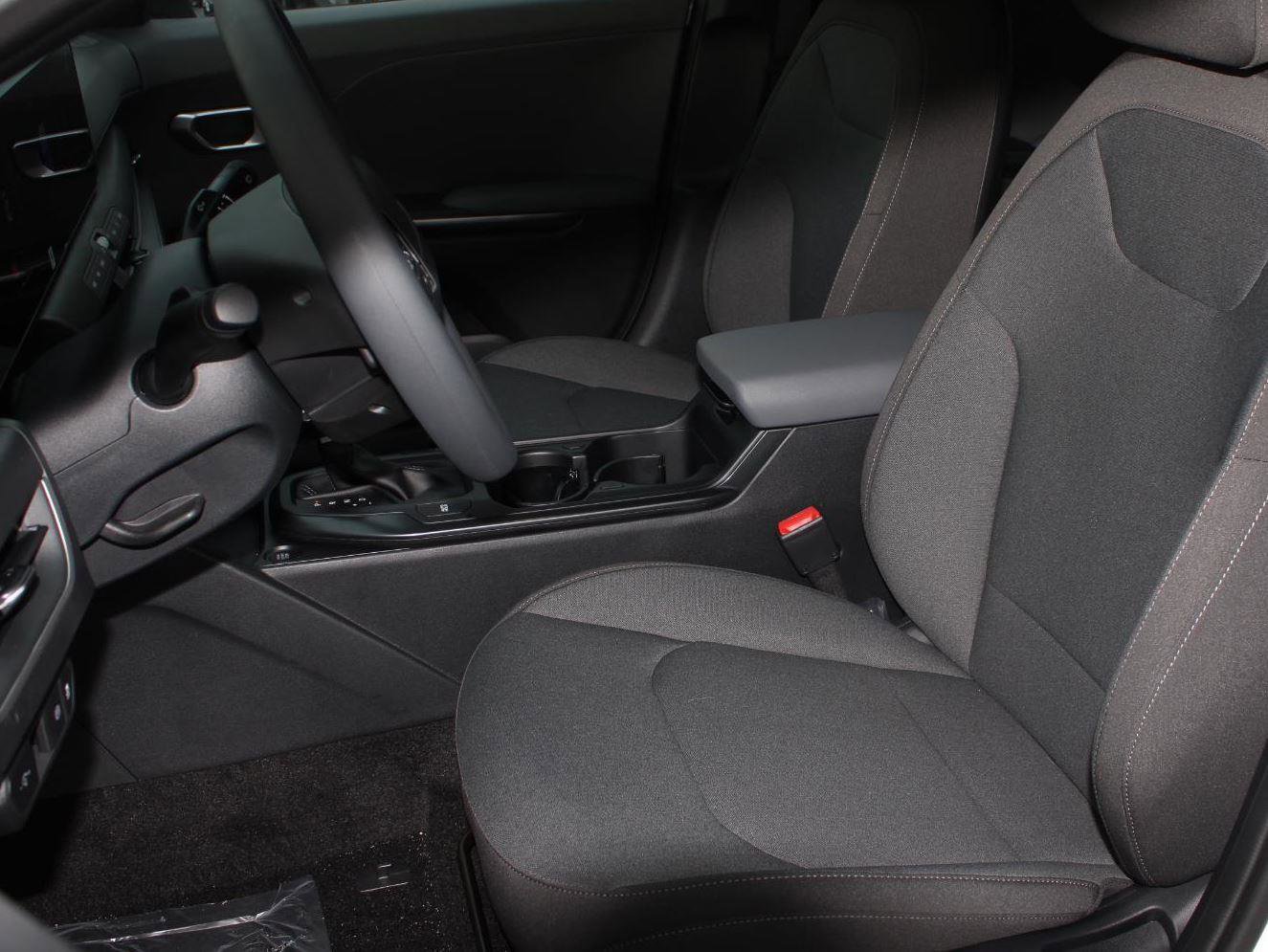 New 2025 Kia K4 LXS image 14