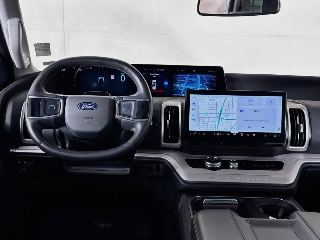 Used 2025 Ford Expedition Active AWD/4WD image 13