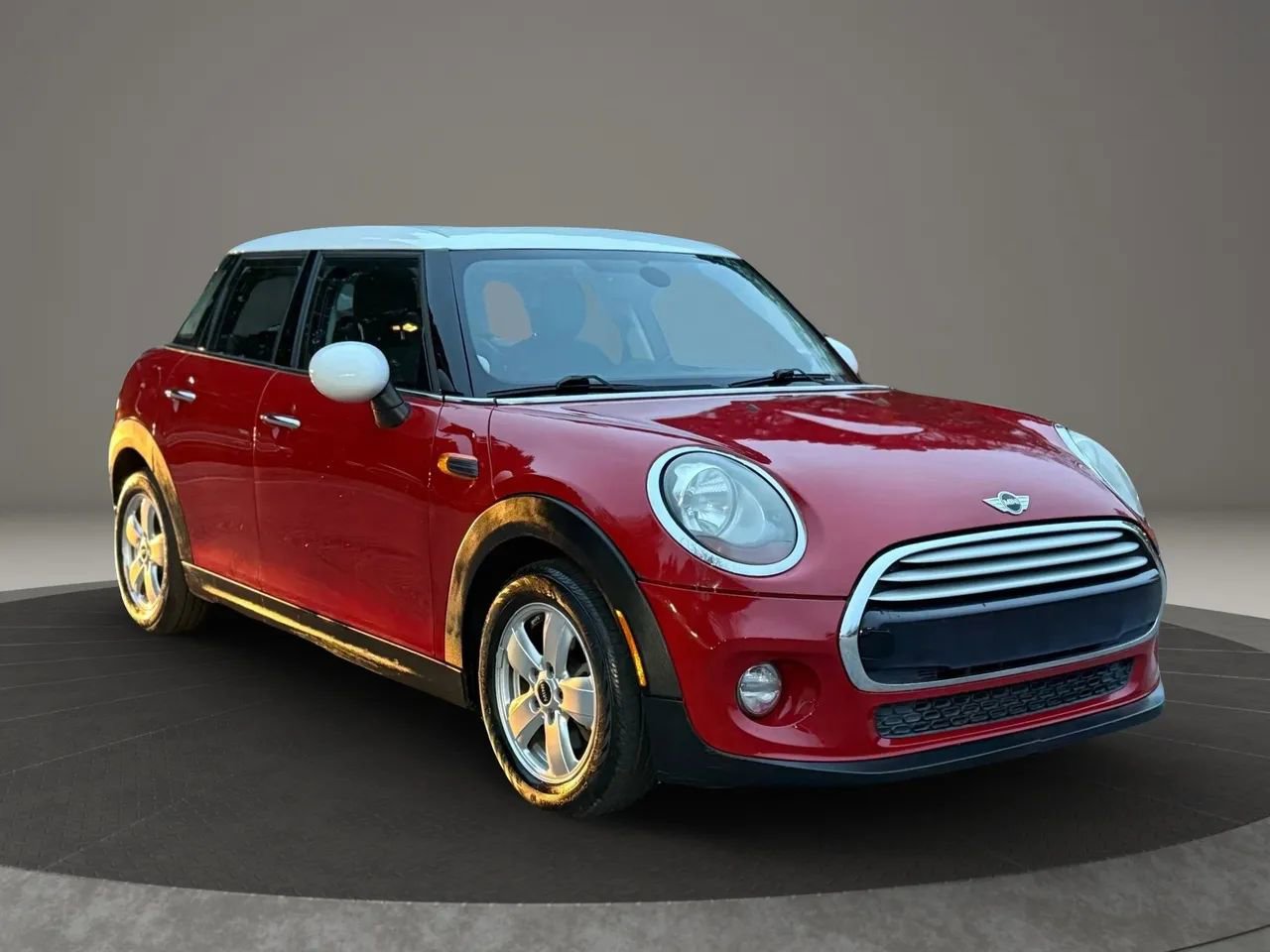 Used 2015 MINI Cooper 4-Door Hardtop image 3