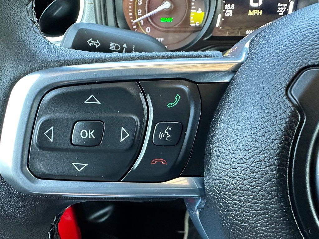 Used 2025 Jeep Wrangler Unlimited Sahara image 27