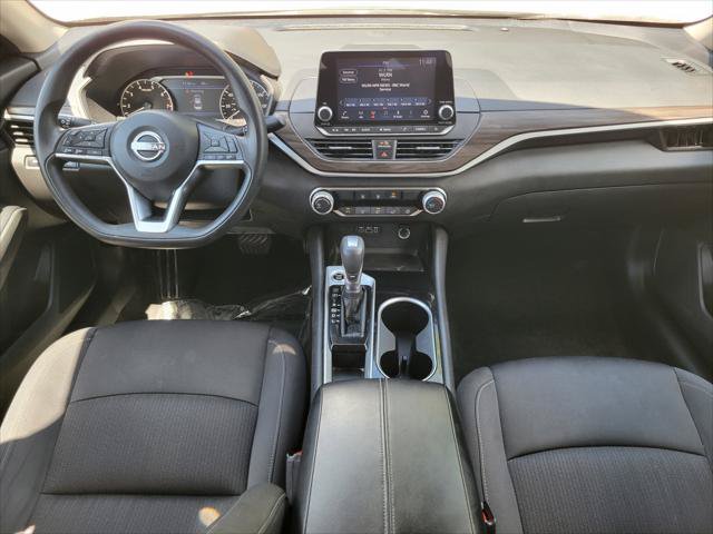 Used 2024 Nissan Altima 2.5 SV FWD image 13