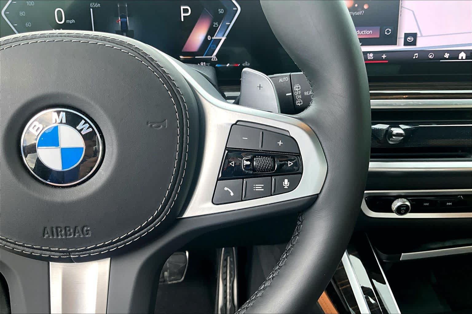 Used 2025 BMW X7 xDrive40i w/ M Sport Package AWD/4WD image 21