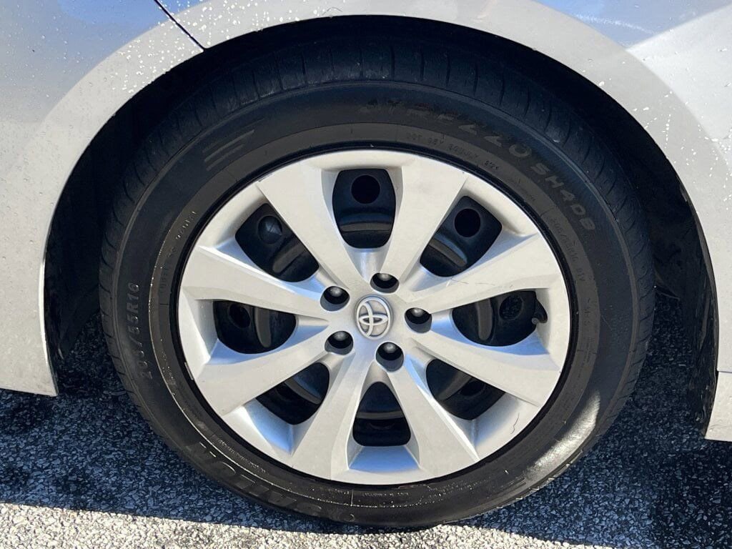 Used 2024 Toyota Corolla LE image 30
