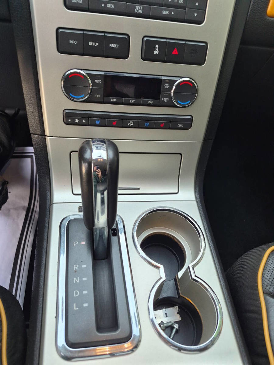 Used 2010 Lincoln MKX AWD image 24