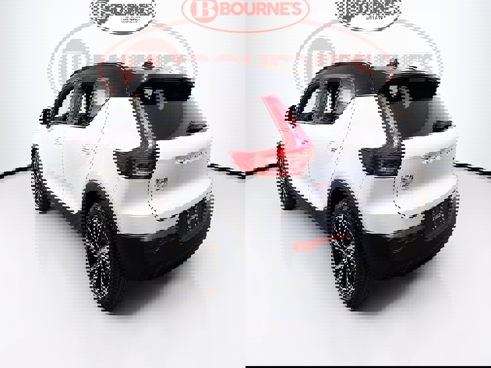 Used 2021 Volvo XC40 T5 R-Design w/ Protection Package Premier image 10