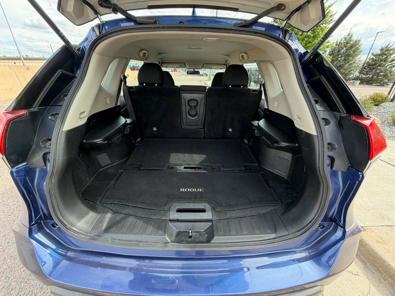Used 2017 Nissan Rogue S AWD/4WD image 10