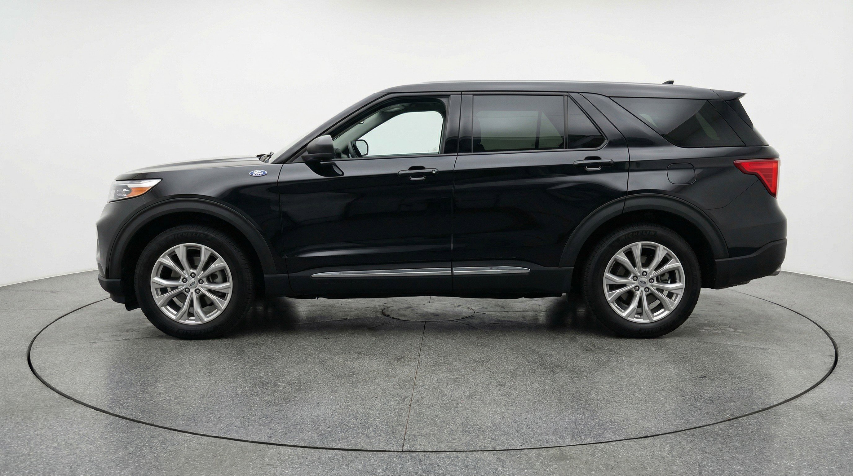 Used 2024 Ford Explorer Limited image 5