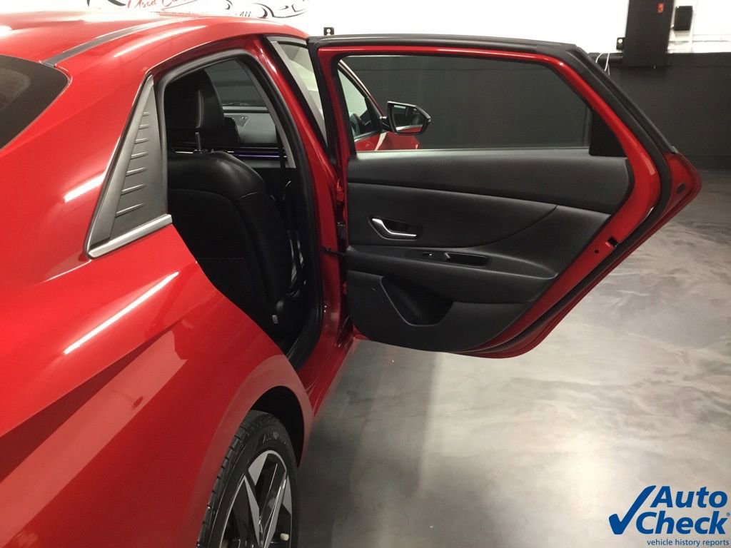 Used 2023 Hyundai Elantra Limited image 35