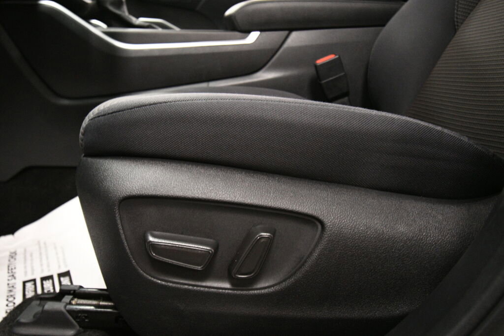 Certified 2024 Toyota Highlander LE image 10