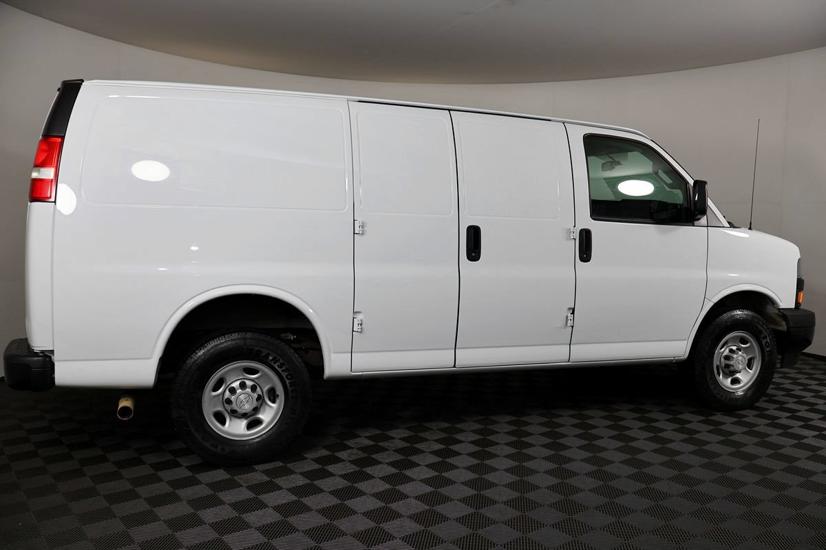 Used 2018 Chevrolet Express 2500 w/ Driver Convenience Package RWD image 7