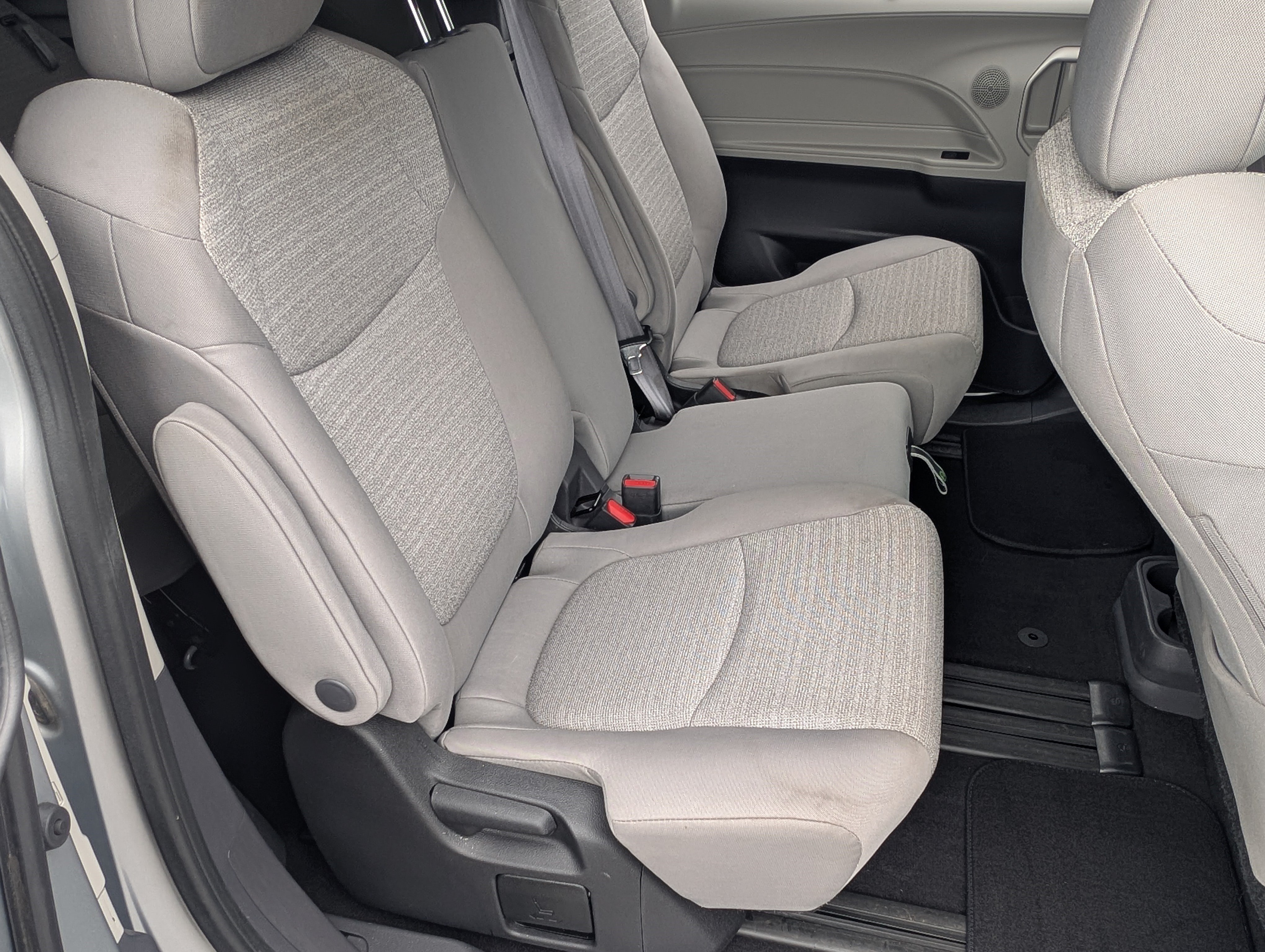Used 2022 Toyota Sienna LE FWD image 19