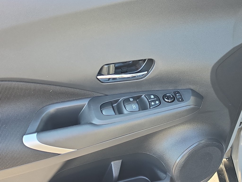 Used 2022 Nissan Kicks SV FWD image 12