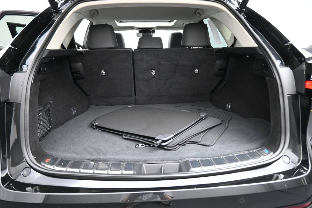 Used 2024 Lexus NX 250 FWD w/ Towing Package (2000 Lbs) image 18