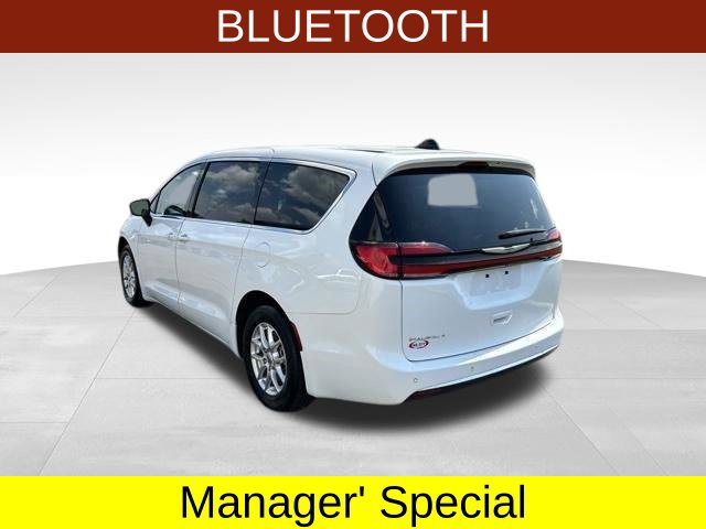 Used 2024 Chrysler Pacifica Touring-L FWD image 5