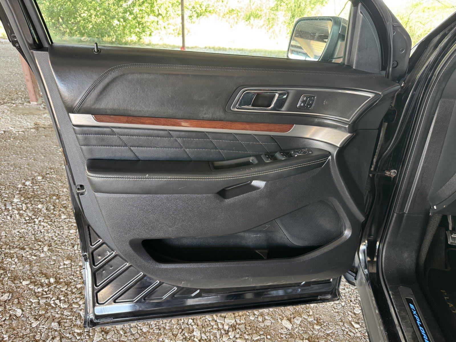 Used 2018 Ford Explorer Platinum AWD/4WD image 27