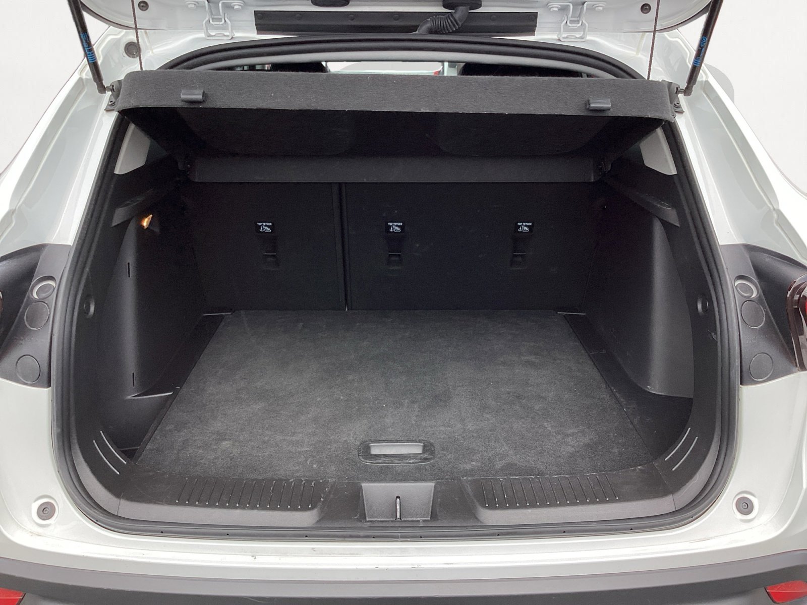 Used 2025 Chevrolet Trax LT FWD image 16
