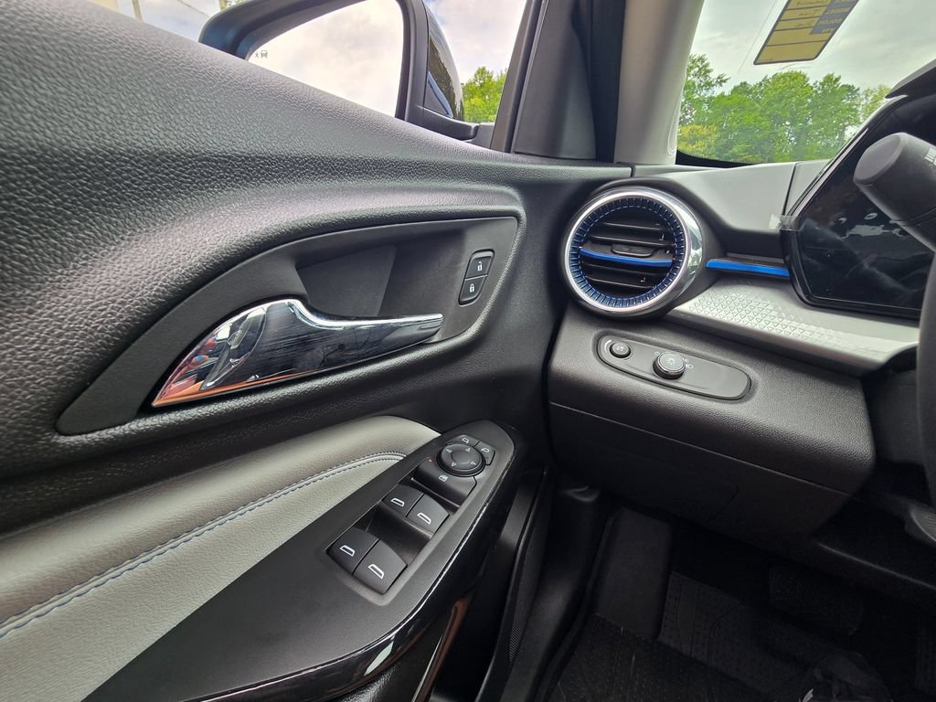 Certified 2026 Chevrolet Trax LT w/ Driver Confidence Package FWD image 19