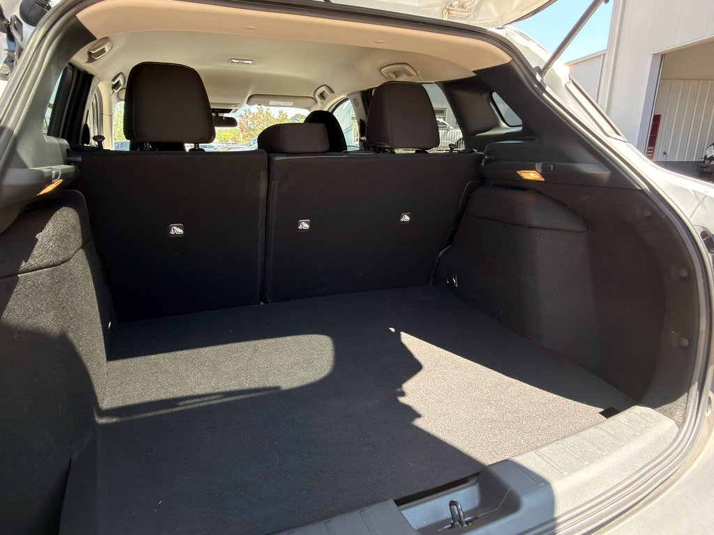 Used 2025 Nissan Kicks SV image 23