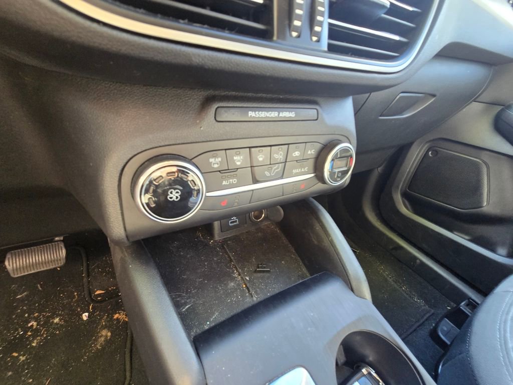 Used 2020 Ford Escape SE image 13