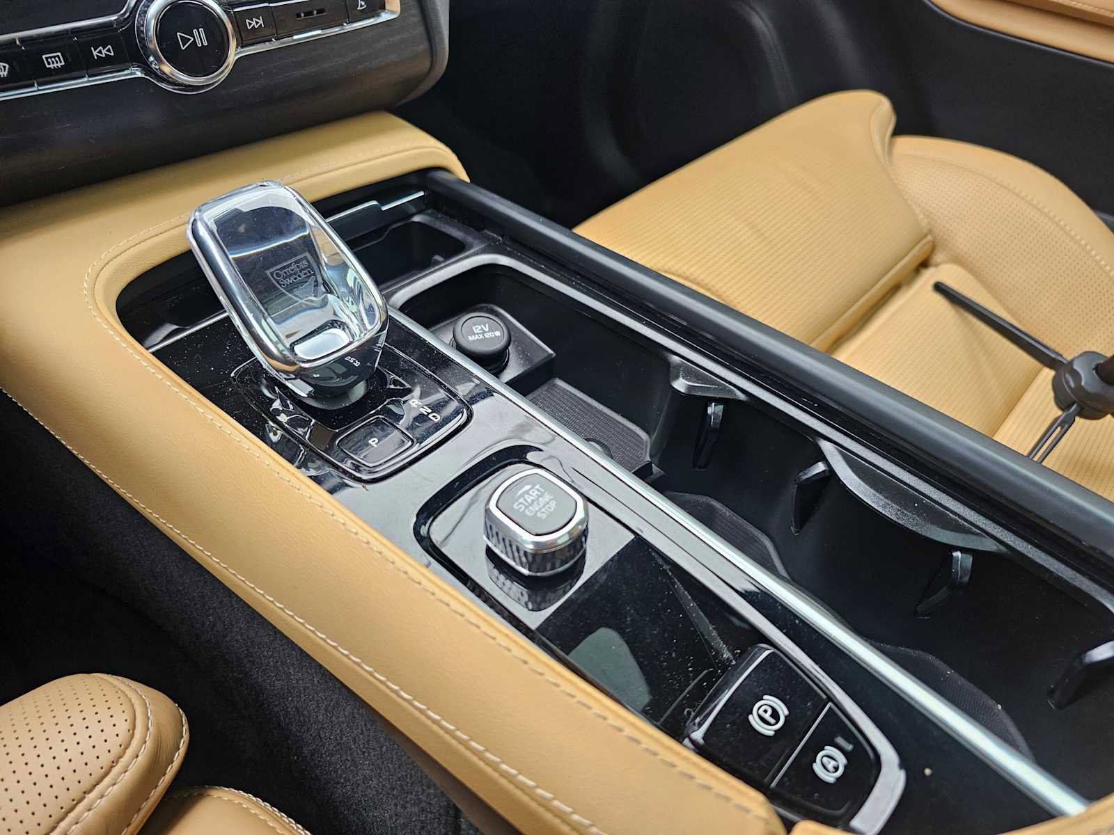 Certified 2023 Volvo XC90 T8 Ultimate w/ Protection Package Premier AWD/4WD image 37