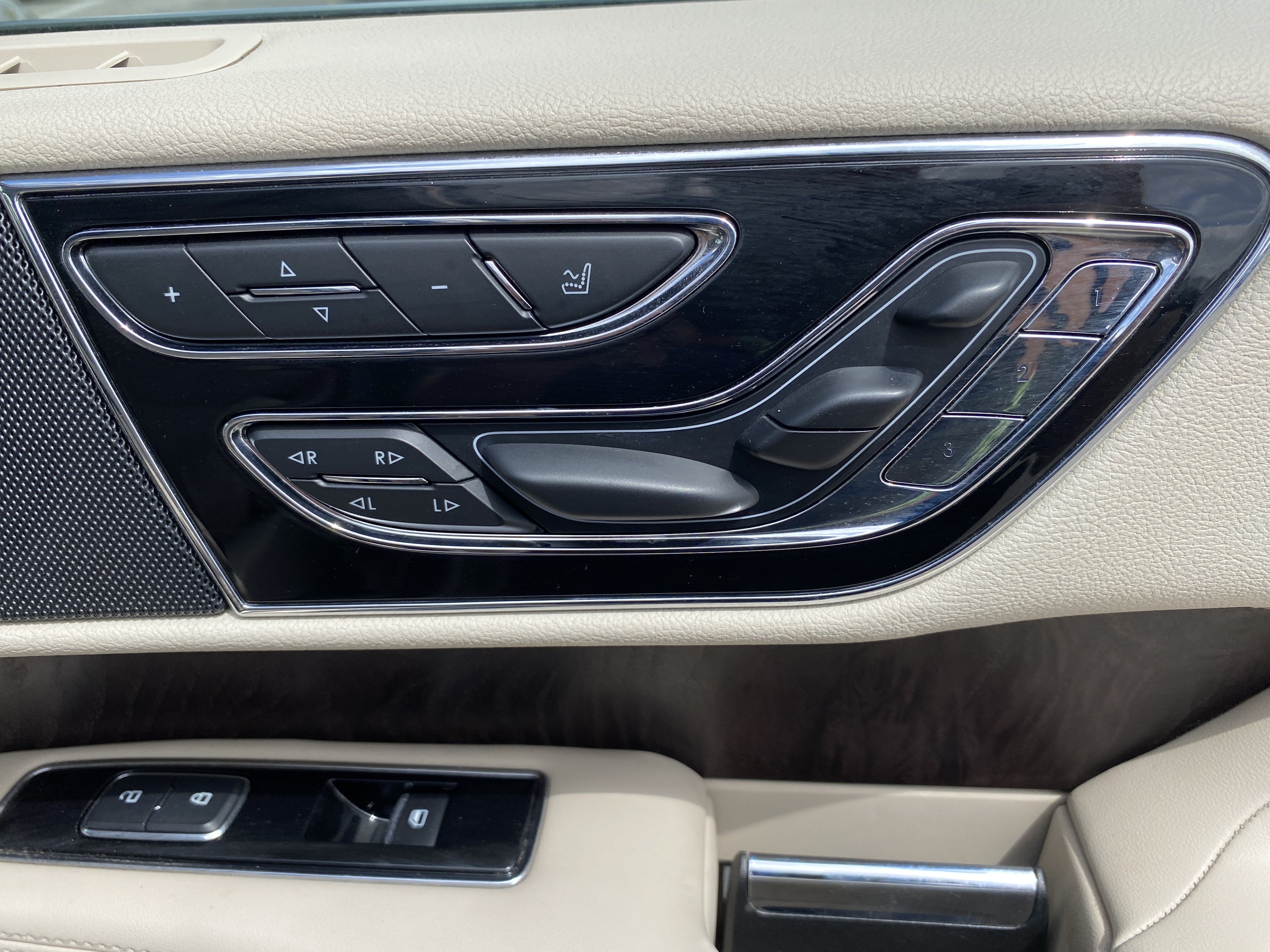 Used 2019 Lincoln Navigator Select w/ Cargo Package RWD image 36