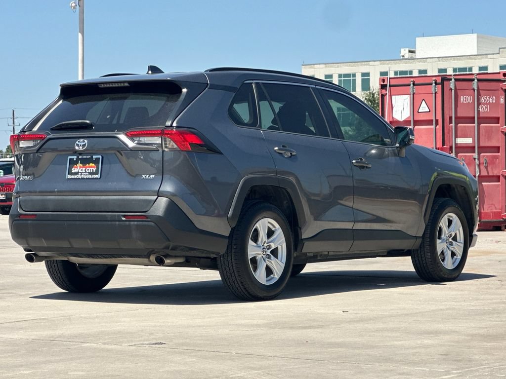 Used 2021 Toyota RAV4 XLE w/ Convenience Package FWD image 6