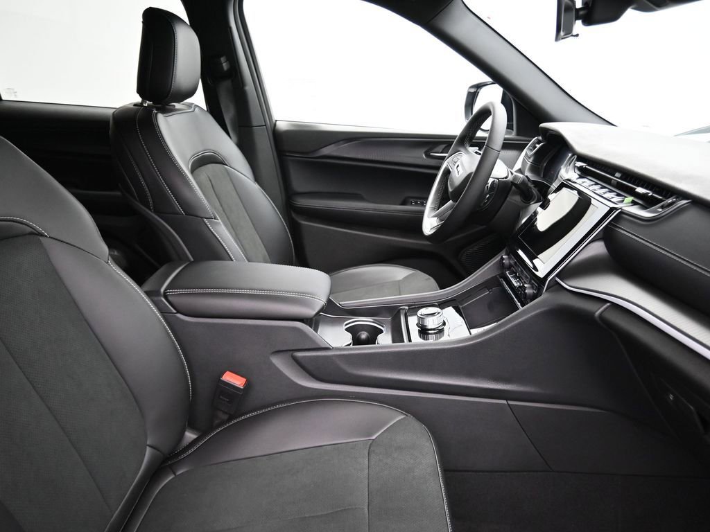 New 2025 Jeep Grand Cherokee L Altitude image 16